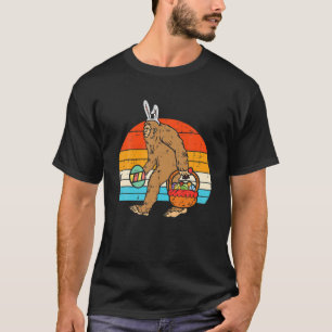 Easter Bigfoot Eggs Basket Retro Sasquatch Men Wom T-Shirt