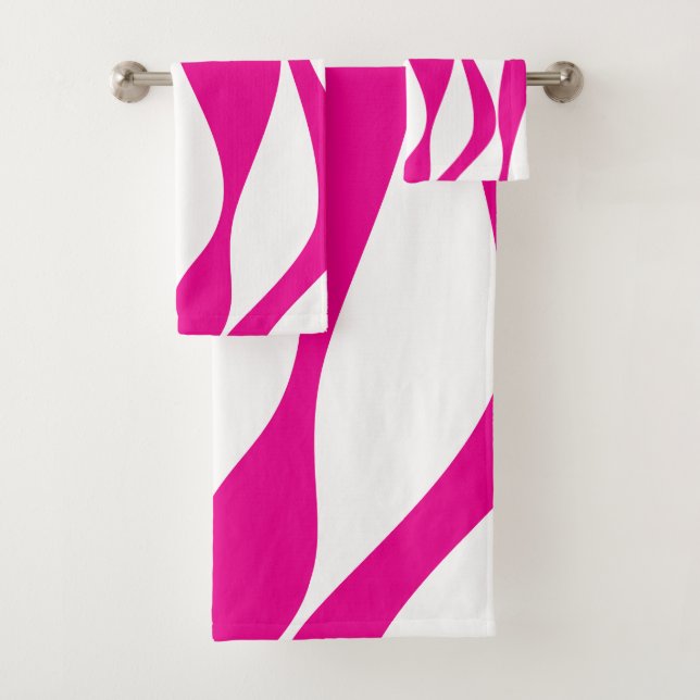 Ebb and Flow 4 in Magenta and White Bath Towel Set (Insitu)