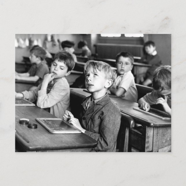 Ecole Paris - 1956 - Robert Doisneau Postcard (Front)