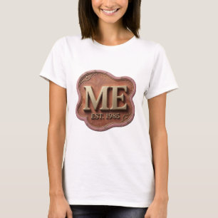 Edgy Gold ME EST 1985 Artistic Motif T-Shirt