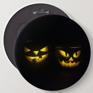 Eeire yellow glow on black pumpkin face 6 cm round badge