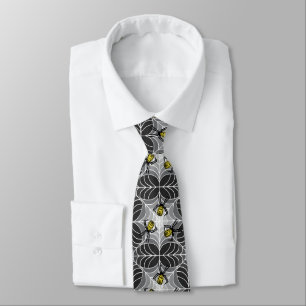 Eerie Arachnid/Corn Spider & Web / Garden Tie