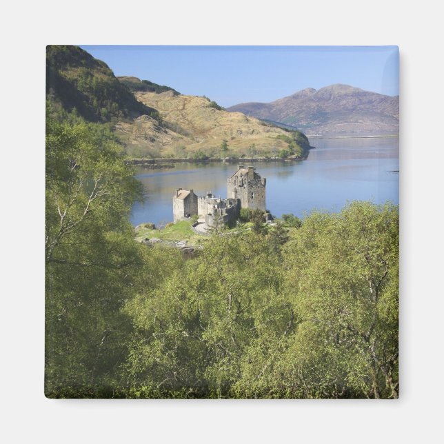 Eilean Donan Castle, Scotland. The famous Eilean Magnet (Front)
