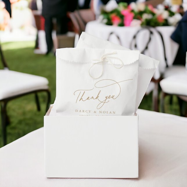 Elegant Charm White and Gold Wedding Favour Bags (Elegant Charm White and Gold Wedding Favor Bags)