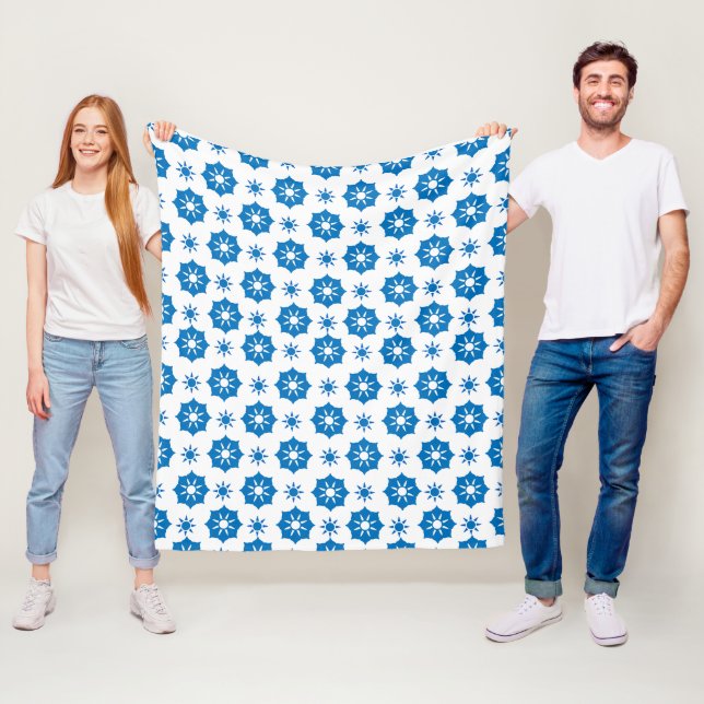 Elegant Geometric Floral Blue And White Pattern Fleece Blanket (In Situ)