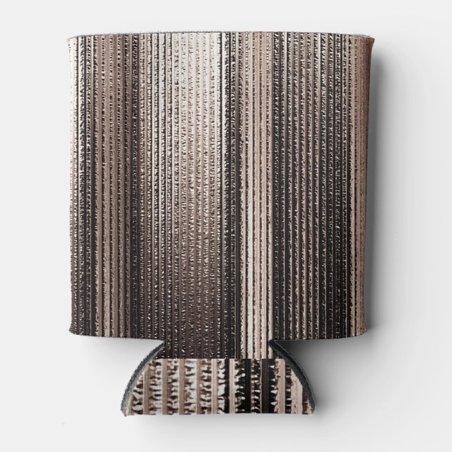Elegant Gold Metal: 3D Luxurious Render Can Cooler (Front)