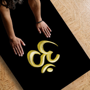 Elegant Gold Om Symbol   Sanskrit Spiritual Black Yoga Mat