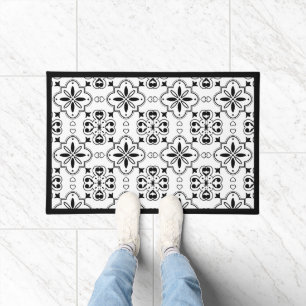 Elegant Mediterranean Black and White Pattern Doormat