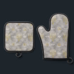 Elegant Menorahs Oven Mitt & Pot Holder Set<br><div class="desc">Oven Mitt and Pot Holder Set, Elegant Menorahs. All design elements can be edited and/or transferred to other Zazzle products. Editable text can be deleted and replaced with your own words, using your favourite font style, colour, and style. Buy separately or as a set. Makes a great Hostess gift! Thanks...</div>