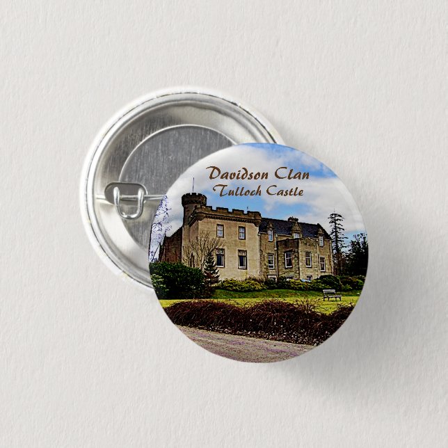 Elegant Tulloch Castle – Scottish Davidson Clan  3 Cm Round Badge (Front & Back)
