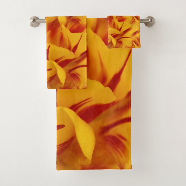 Elegant Two-Tone Red Gold Monsella Tulip Bath Towel Set (Insitu)
