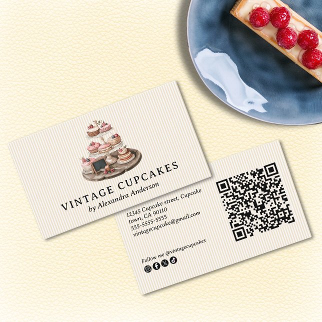Elegant Vintage Cupcake Business Card (Elegant Vintage Cupcake Business Card)