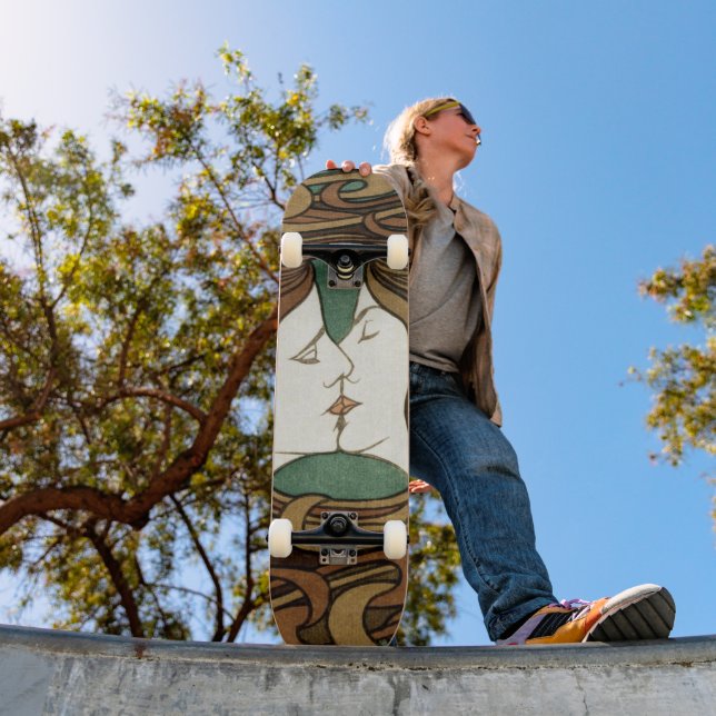 Embrace Love: The Kiss Skateboard (Outdoor 1)