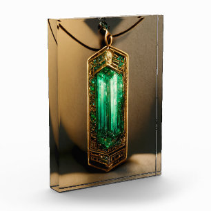 Emerald Art Deco pendant Photo Block