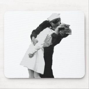 End of War Kiss Mouse Pad