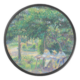 Enfants attablés dans le jardin Camille Pissarro Hockey Puck