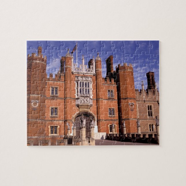 England, Surrey, Hampton Court Palace. 3 Jigsaw Puzzle (Horizontal)