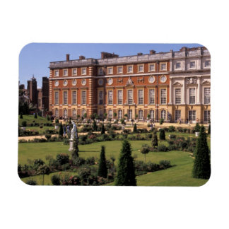 England, Surrey, Hampton Court Palace. Magnet