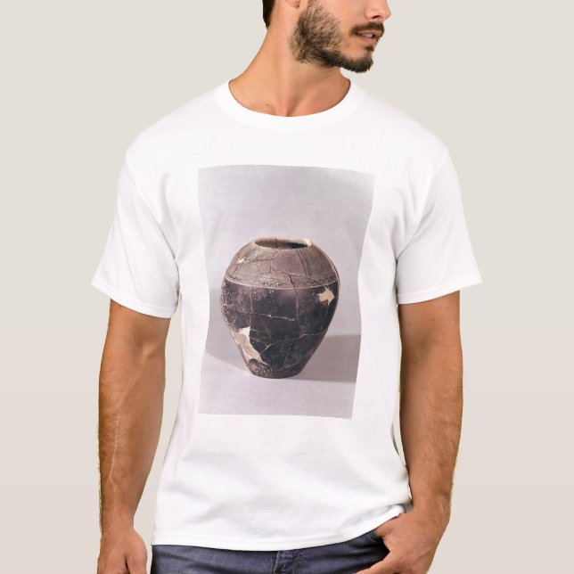 Engobe vase decorated with undulating lines T-Shirt (Front)