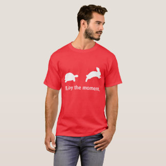 Enjoy the moment. Red edition. T-Shirt