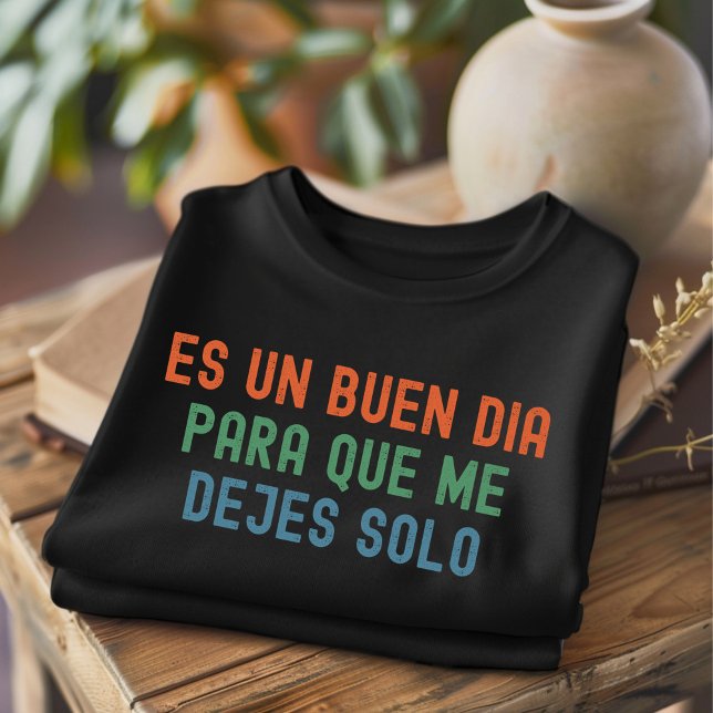 Es Un Buen Dia Distressed Funny Spanish T-Shirt (Creator Uploaded)