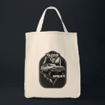 Estampa Carro - Classic Car Opala 71 - Bolsa Tote Bag<br><div class="desc">Print with the Classic Car Opala 71 artwork, a tribute to the classic Brazilian car Opala, model 1971. The print depicts the vehicle in a dark and stylized setting, with a vintage touch and black and white details that highlight the retro design. Ideal for classic car lovers, collectors and enthusiasts...</div>