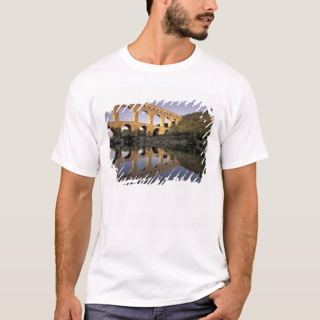 Europe, France, Provence, Gard; Pont du Gard, T-Shirt (Front)