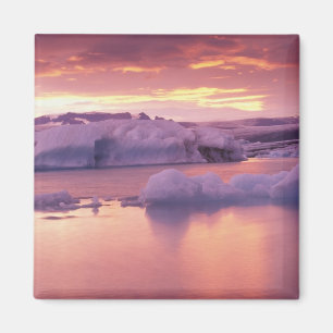Europe, Iceland, Jokulsarlon lagoon Magnet