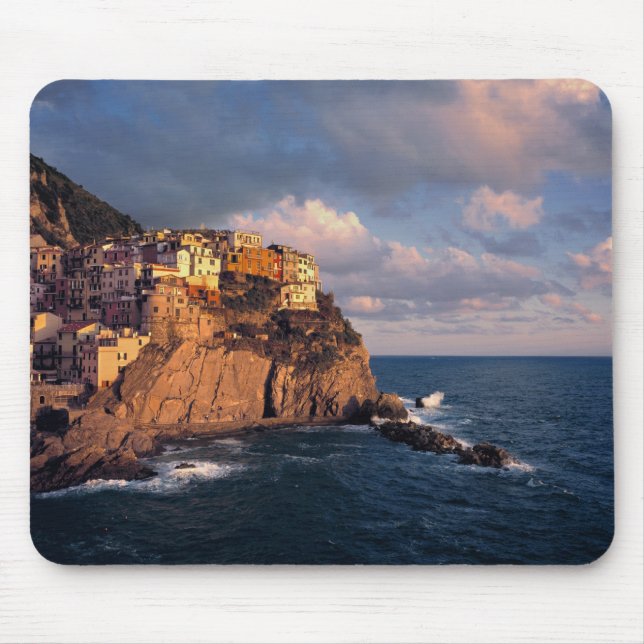 Europe, Italy, Manarola. The cliff-nestled Mouse Pad (Front)