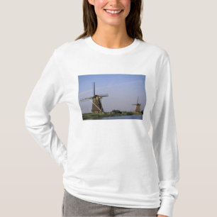 Europe, Netherlands, Zuid Holland, Kinderdijk. T-Shirt