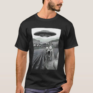 F-CAW-F Funny Chicken Selfie with UFOs Aliens Roos T-Shirt