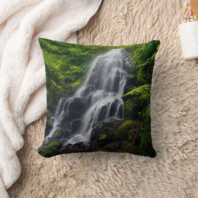 Fairy Falls | Colombia River Gorge Oregon. Cushion (Blanket)