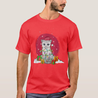 Fairy lights Christmas cute cat in snow with chris T-Shirt