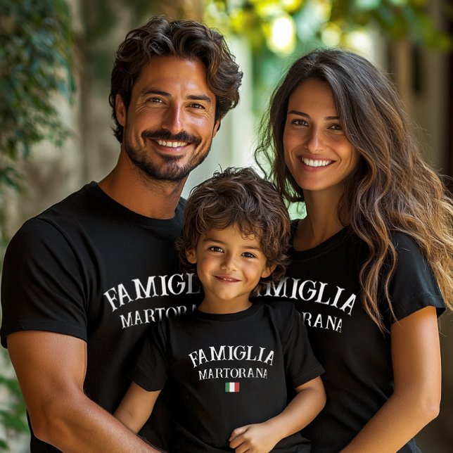 Famiglia Italian Family Personalised Reunion Black T-Shirt (Custom Last Name Famglia Family T-shirts for the Italian Family Reunion)