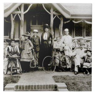 Family Group, c.1900 (b/w photo) Tile