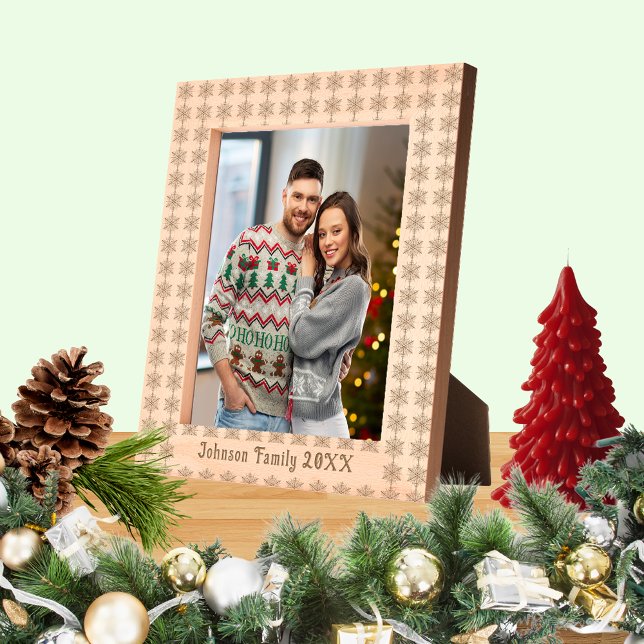 Family Name Snowflake Xmas Pattern 8X10 Wooden Etched Frames (Family Name Snowflake Xmas Pattern 8X10 Wooden Etched Frames)