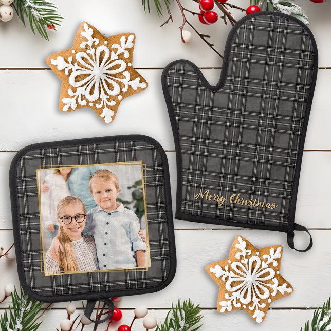 Family Photo Personalised Grey Plaid Holiday Oven Mitt & Pot Holder Set (Creator Uploaded)