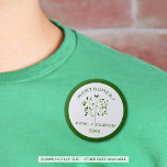 Family Reunion Family Tree Green Personalised 6 Cm Round Badge<br><div class="desc">Personalised commemorative pin buttons featuring a modern family tree design, your family name and year to distribute to family members at your family reunion or family gathering or use for party favours or game prizes. All text is editable so you can change the title FAMILY REUNION to FAMILY RETREAT, FAMILY...</div>