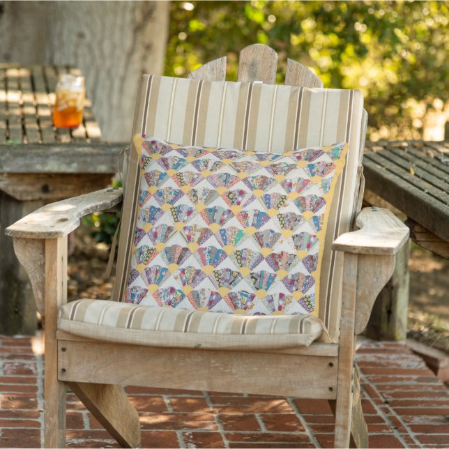 Fan quilt with yellow border cushion (Chair)