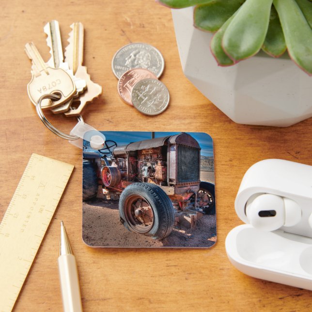 Farms | Rusty Antique Tractor Key Ring (Desk)