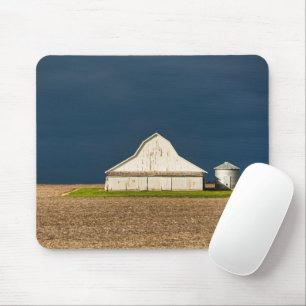Farms White Barn & Silo Mouse Pad