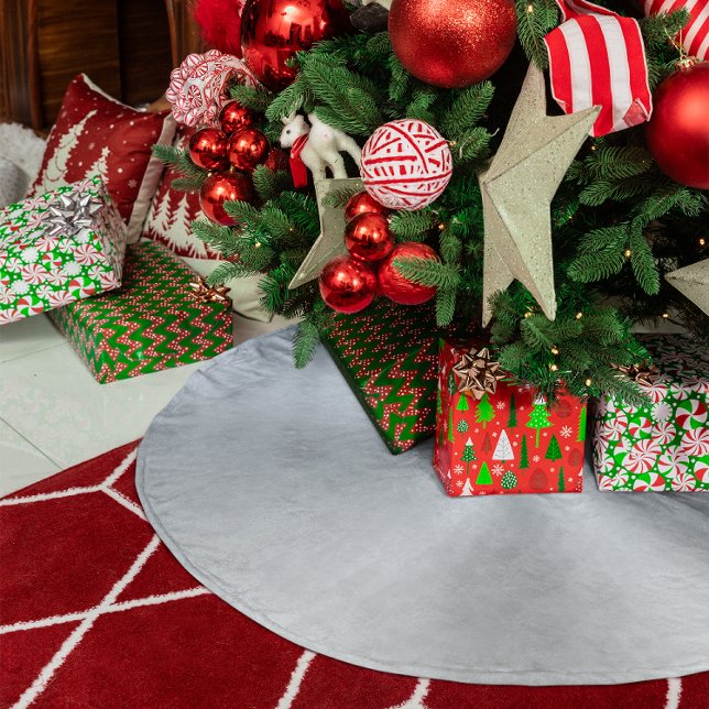 Faux Metallic Silver Grey Gradient Brushed Polyester Tree Skirt (Faux Metallic Silver Grey Gradient Brushed Polyester Tree Skirt)