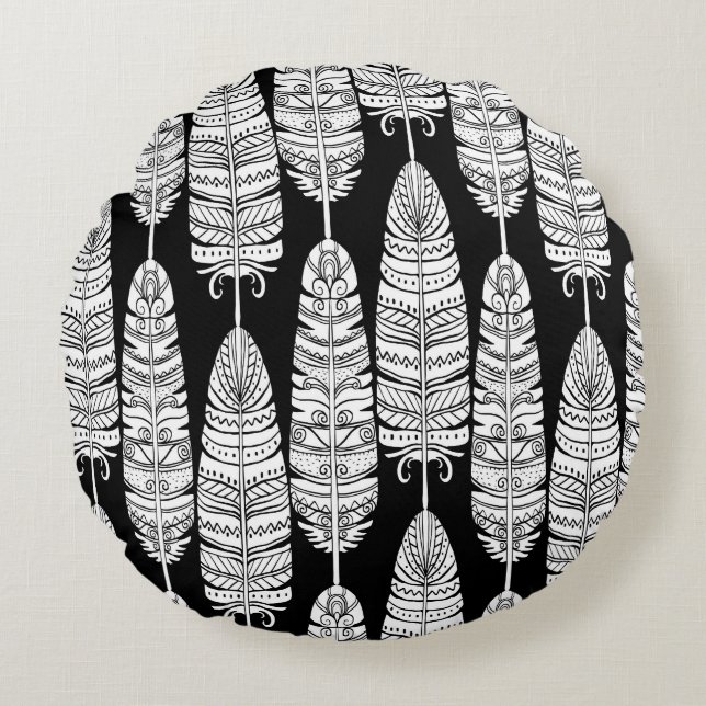 Feathers boho: black and white pattern round cushion (Front)