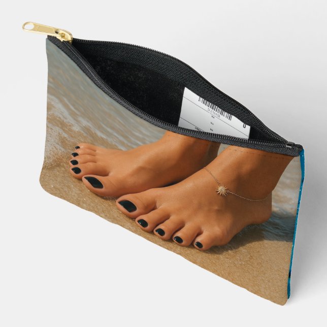Feet-on-the-beach Accessory Pouch (Open)