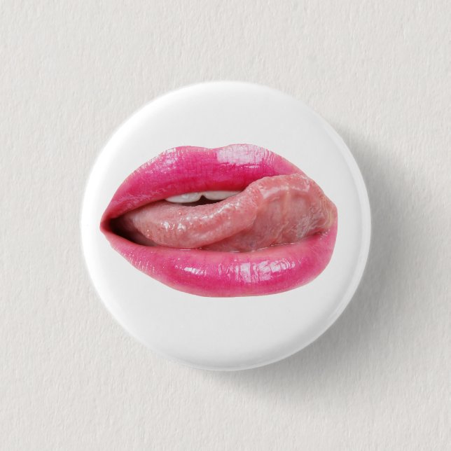 Female lips 3 cm round badge (Front)