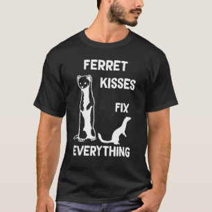 Ferret kisses fix everything Ferret mum T-Shirt