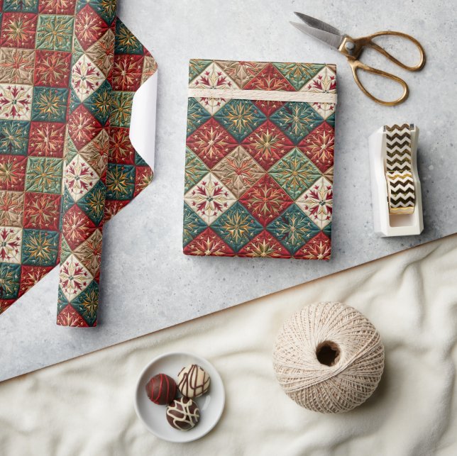  Festive Christmas Quilted Pattern Wrapping Paper (Crafts)
