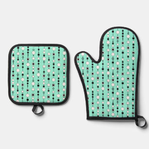 Festive pattern with string beads and jewelry star oven mitt & pot holder set