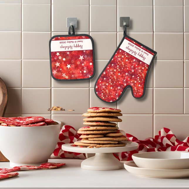 Festive Red & White Holiday Apron Oven Mitt & Pot Holder Set (Festive Red and White Holiday Mitt and Pot Holder)