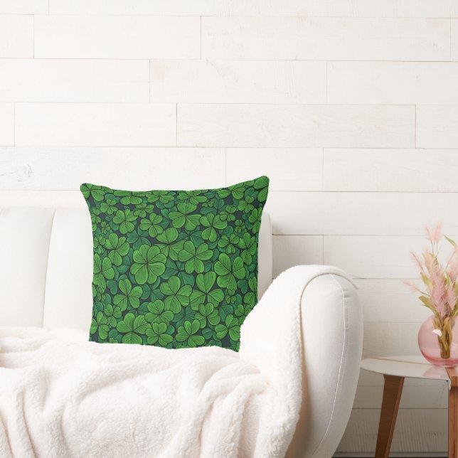 Find the lucky clover 2 cushion (Couch)